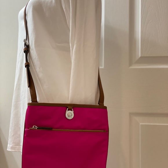 NWOT Michael Kors crossbody - Picture 2 of 10
